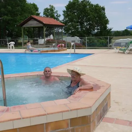 Camping Mobil 2 Avec Terrasse A - Api-1-52-449 Devillac
