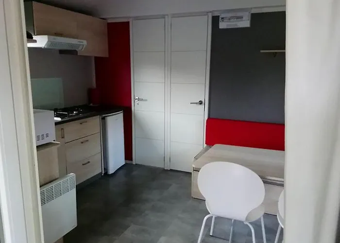 مكان تخييم Mobil 2 Avec Terrasse A - Api-1-52-449 *